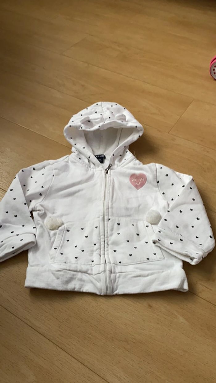 Sweat à capuche blanc - motif cœurs - Kiabi - 18 mois - photo numéro 4