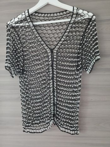 Top crocheté avec perles argentées