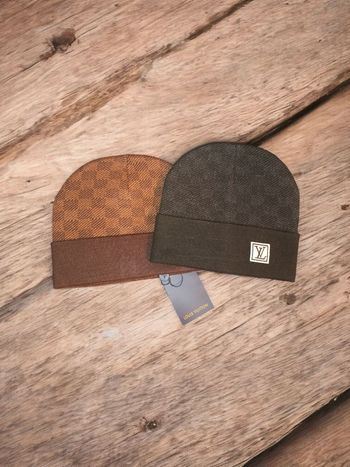 2 Bonnets Louis Vuitton