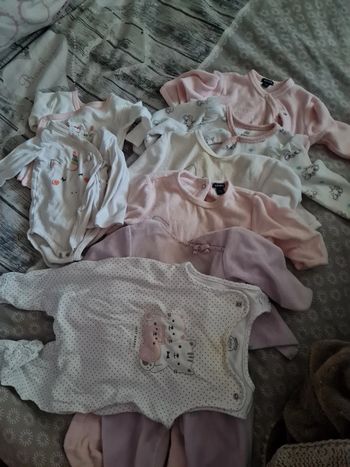 Lots de 8 articles pyjama bodies 6 mois fille