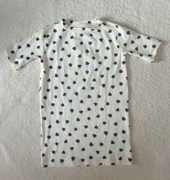 Chemise de nuit handmade blanche à cœurs bleus 6/7 ans