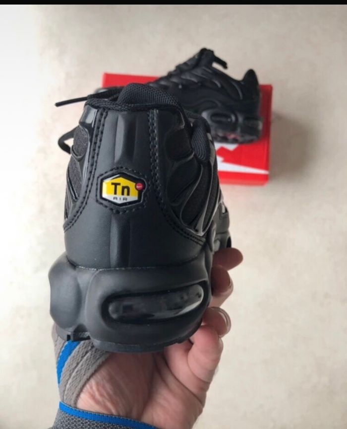 Tn air max full black 🖤taille 45 jamais neuf - photo numéro 2