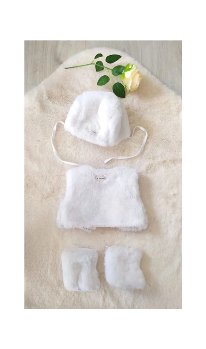 Ensemble hiver naissance bonnet + gilet sans manches + bottillons en fausse fourrure - photo numéro 2