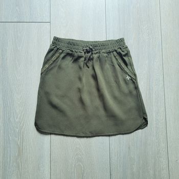 Très jolie jupe légère et fluide verte kaki. Fille 8 ans Marque Gémo