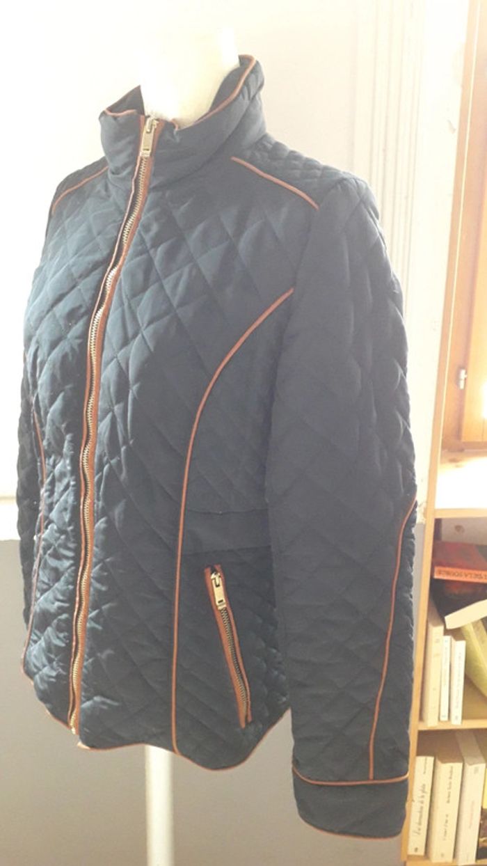 Veste matelassée noire gansée de cuir synthétique marron - photo numéro 2