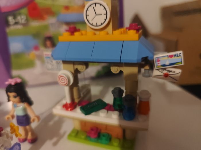 Lego Friends emma modele 41098 Le Kiosque d'Emma emmas kiosk - photo numéro 4