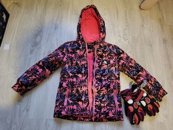 Manteau de ski et gants de ski