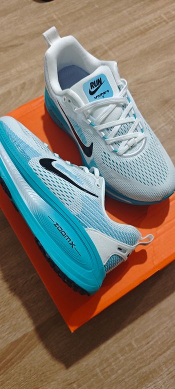 Nike vomero 18 bleu ciel et blanc