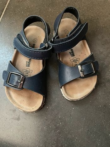 Nu pieds enfant