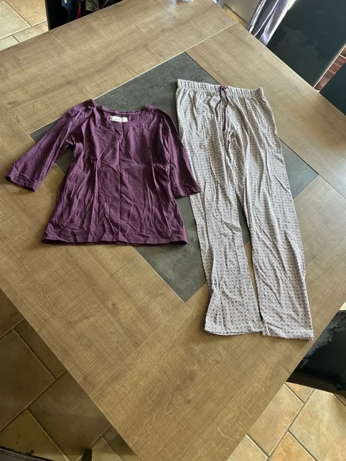 Ensemble pyjama pantalon et t-shirt femme