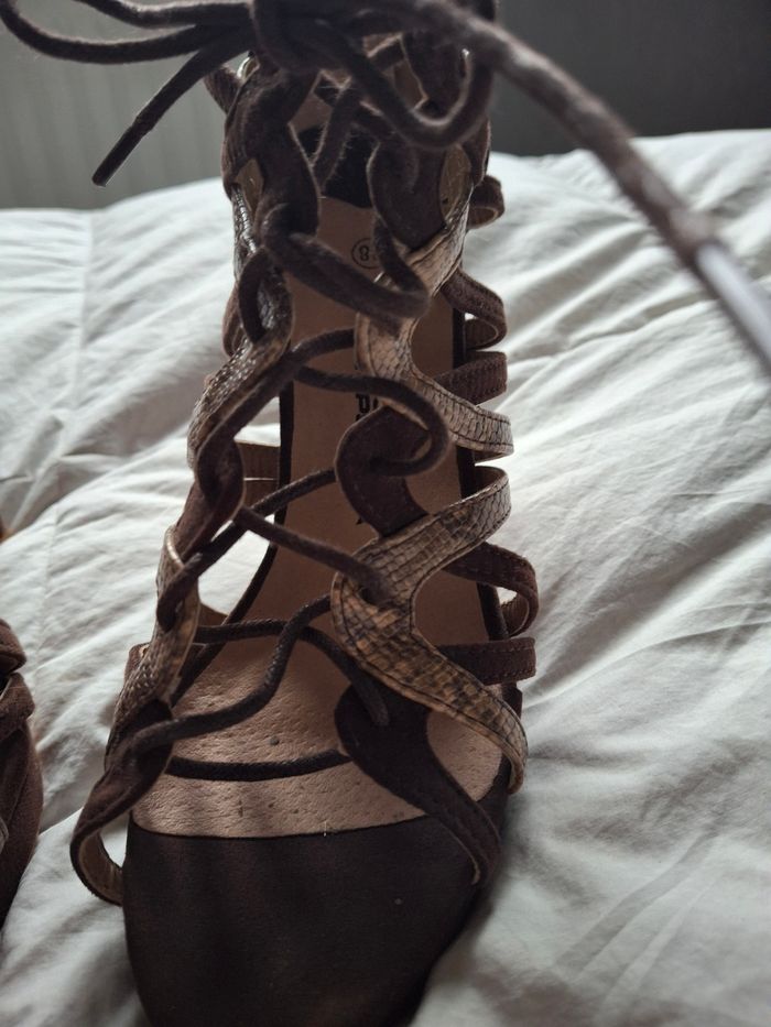 Chaussures à talons fins pointure  38 - photo numéro 7