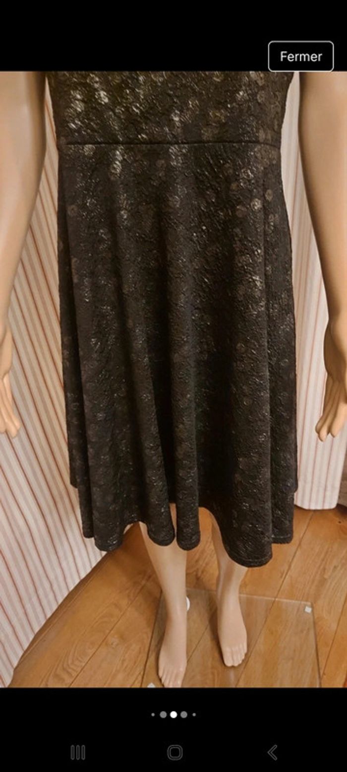 Jolie Robe noir brillant Cassis taille 42 - photo numéro 5