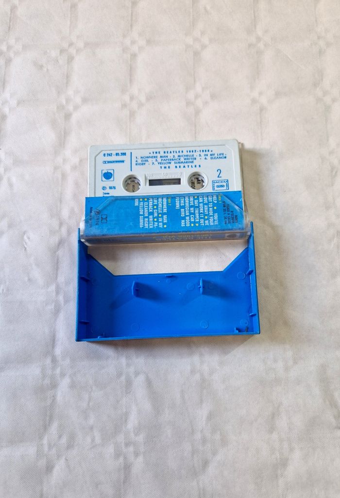 Cassette audio  , the Beatles 1962 - 1966 , très bon état - photo numéro 3