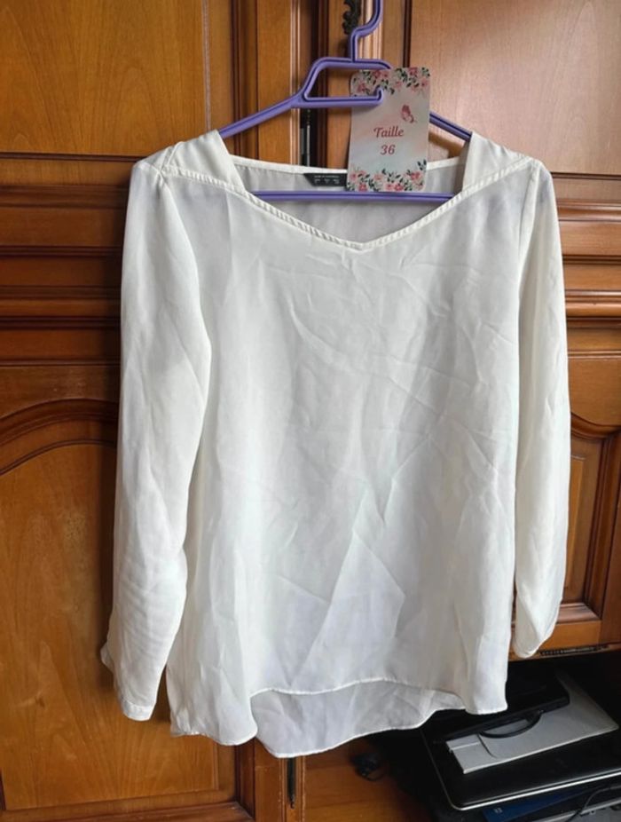 Blouse. Blanche. Femme. À manches longues. - photo numéro 3