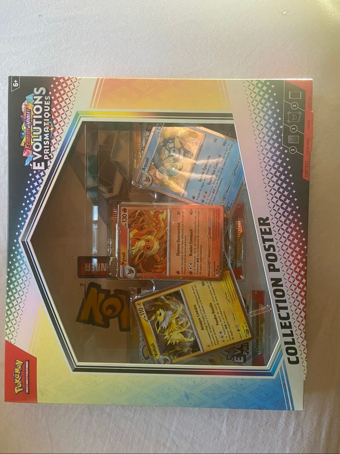 Coffret pokemon collection poster évolution prismatique
