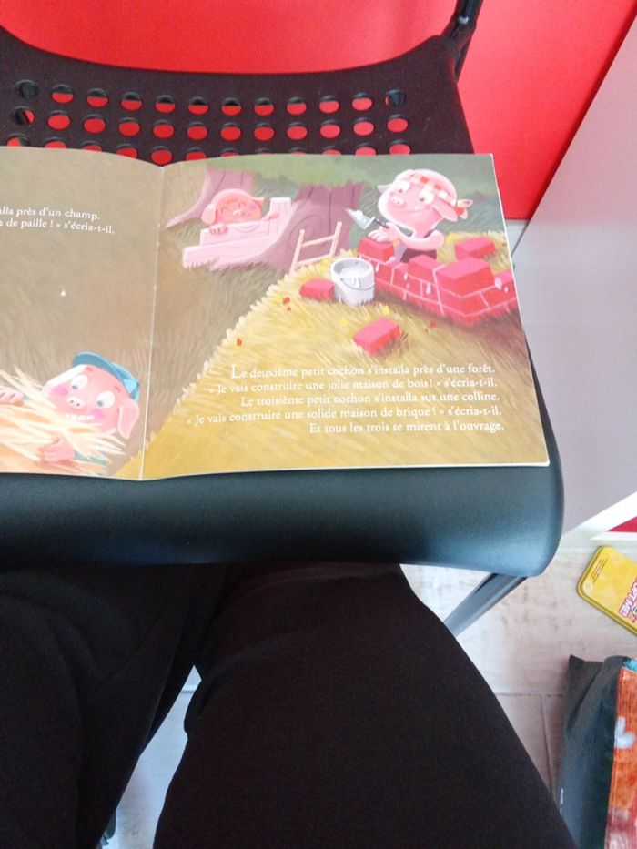Livre, Mes premiers contes, Les trois petits cochons - photo numéro 3