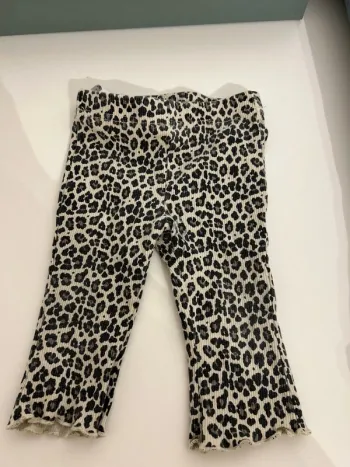 Petit pantalon évasé motifs léopard 4-6 mois