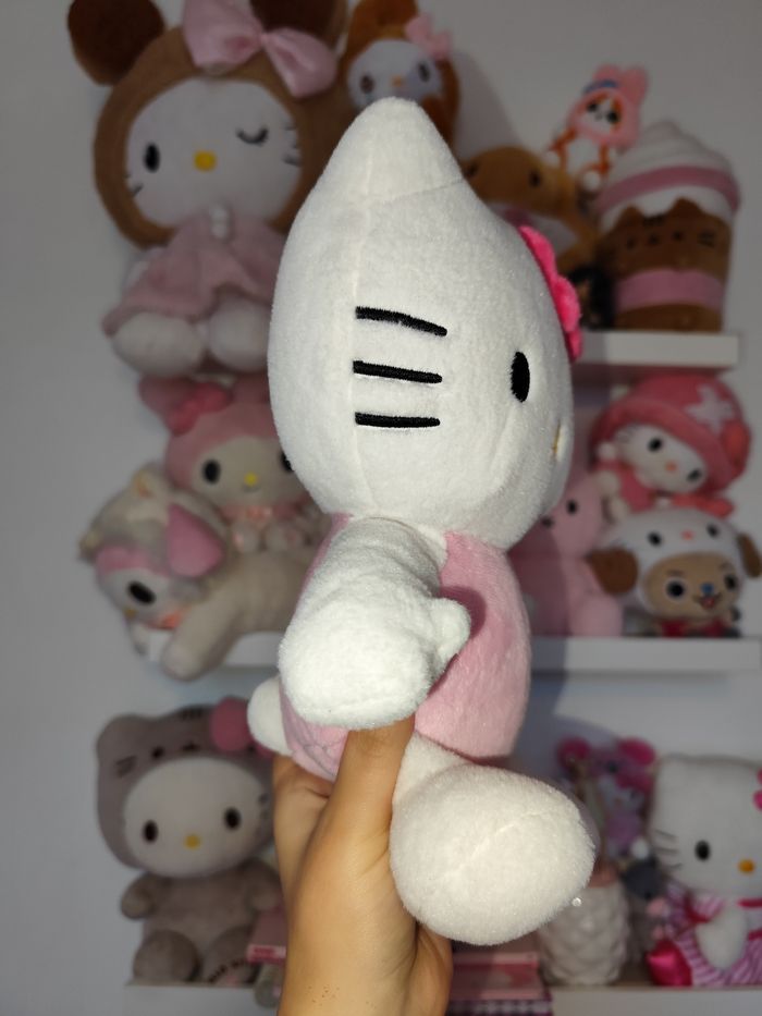 grande grosse peluche doudou hello kitty sanrio 2010 t-shirt rose fleur cute coquette - photo numéro 3