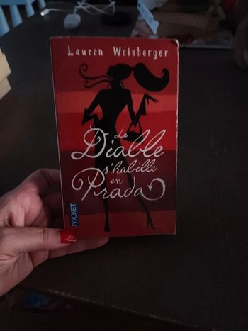 Livre de poche Le diable s'habille en Prada