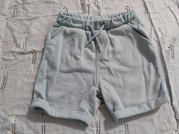 Short bleu ciel T.24 mois