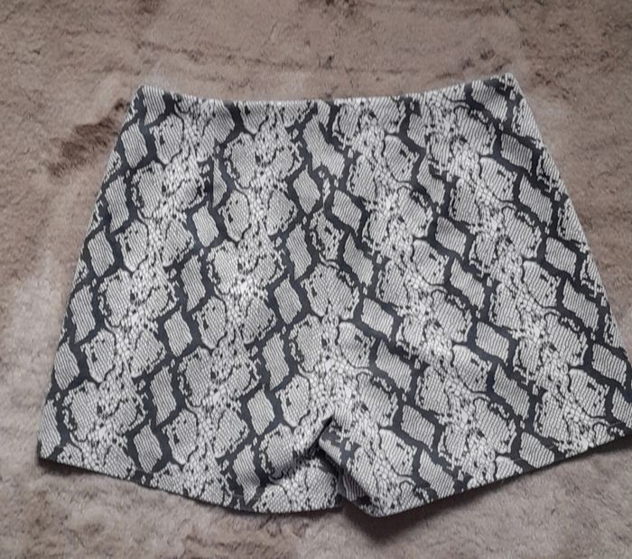 Short taille haute - Marque Shein en taille 40 - photo numéro 3