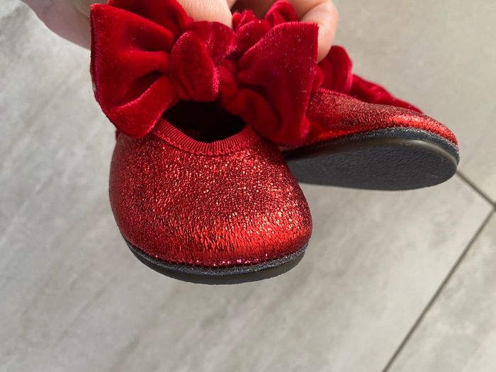 Ballerines bébé 18/19  rouge métallisé noeud velours H&M - photo numéro 9