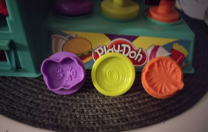 Lot Machine à burgers pâtes à modeler "Hasbro Play doh" + moules animaux et formes différentes comme neuf - photo numéro 7