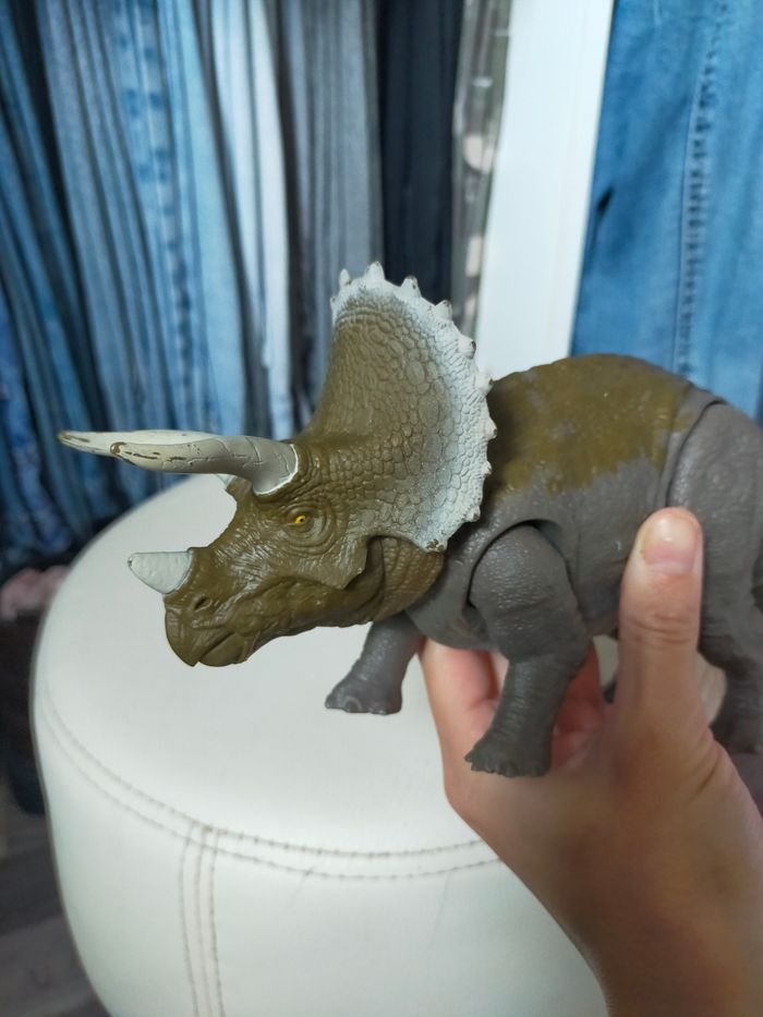 Dinosaure sonore Jurassic park Jurassic word - photo numéro 2