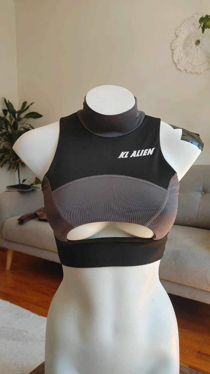 Crop top sexy sans manche col haut au décolleté en bas KL Alien - photo numéro 8