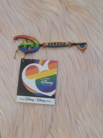 Clé clef mickey rainbow disney