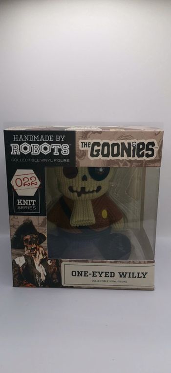 Figurine handmade by robots knit séries