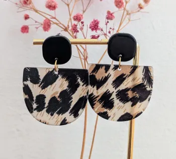 Boucles d'oreilles pendantes demi lune leopard