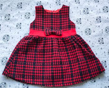Jolie robe à carreaux taille 12 mois
