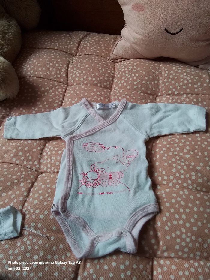 Lot bodys 1 mois fille - photo numéro 2