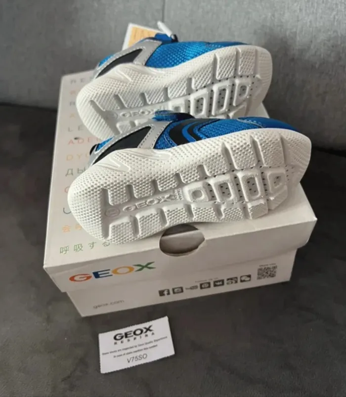 Baskets Geox, bleu neuves, taille 21 - photo numéro 4