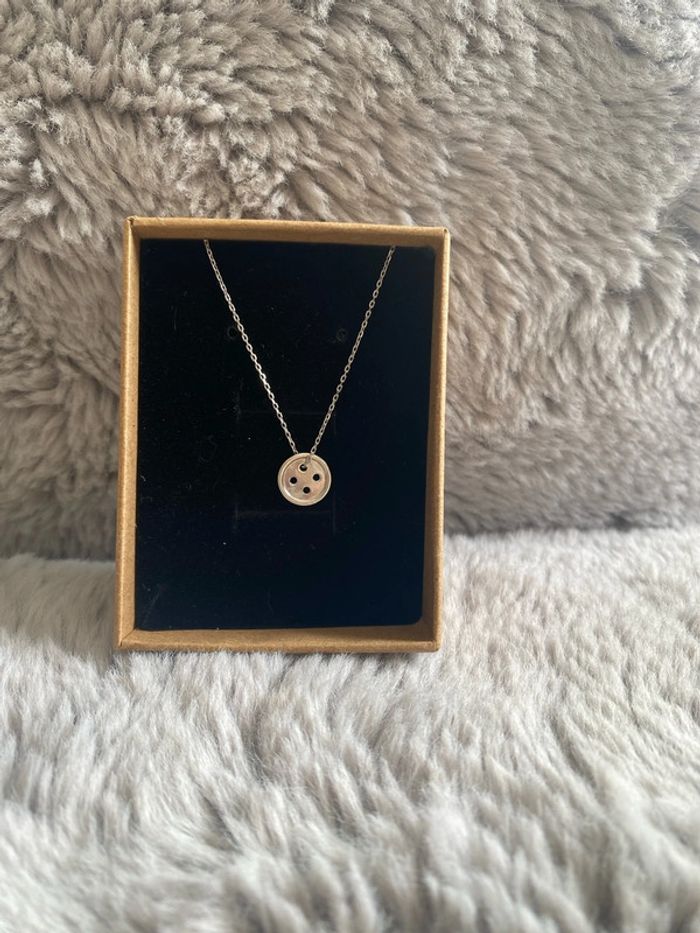 Collier bouton de la marque Agatha