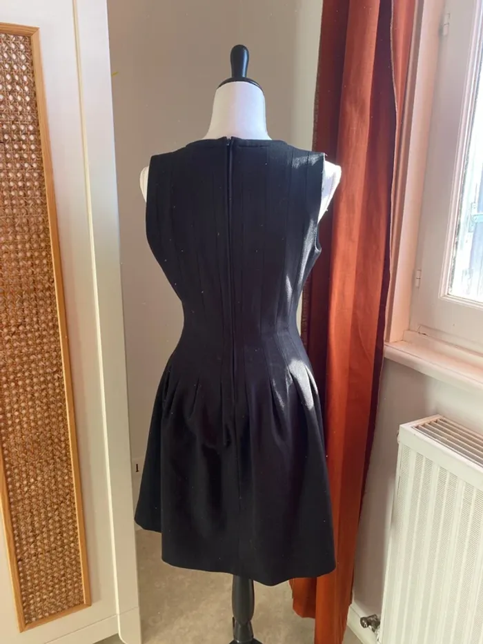 Robe noire cintrée - photo numéro 4