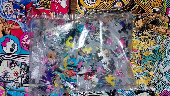 Puzzle Monster High dont 1 neuf - photo numéro 10
