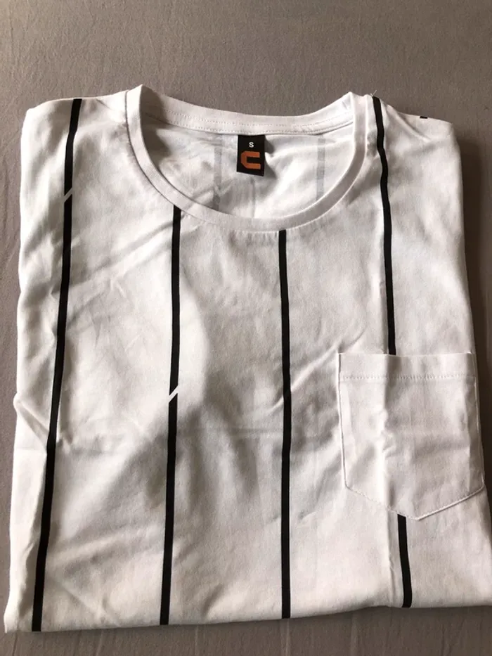 t-shirt à rayures