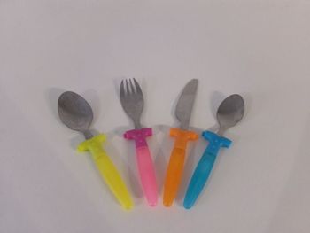 Couverts enfant en métal et manche en plastique