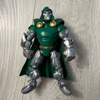 figurine Docteur Doom Marvel