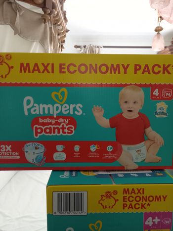 Couches pampers baby dry pants taille 4