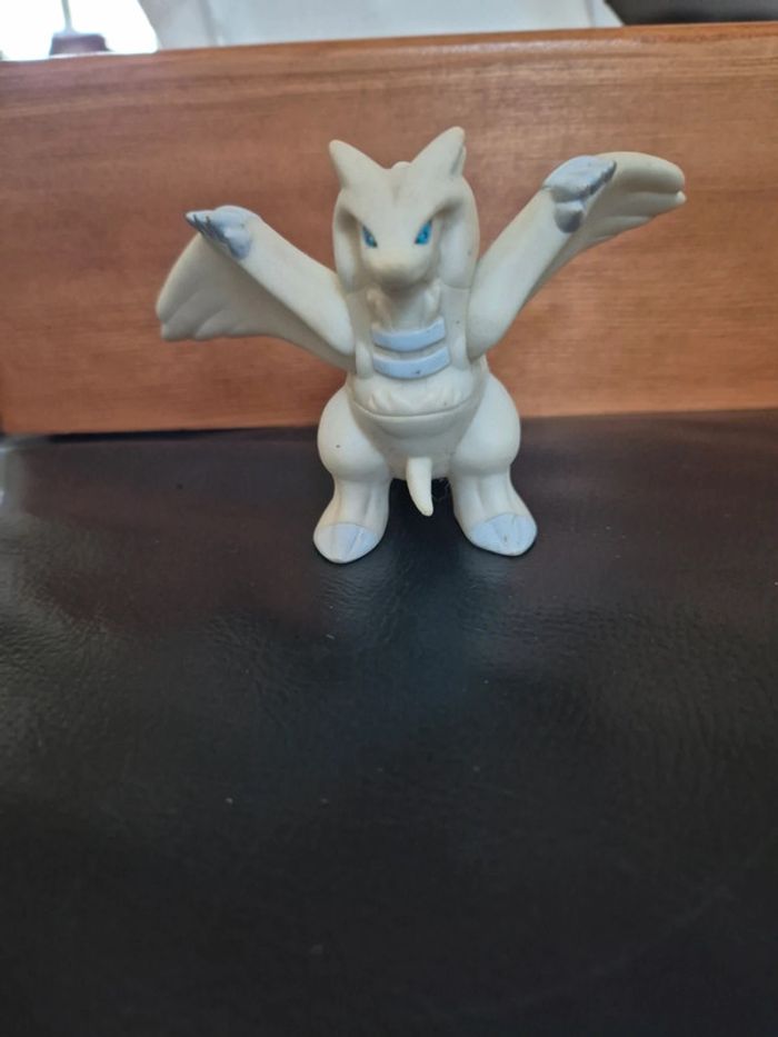 figurine pokemon reshiram articule - photo numéro 3