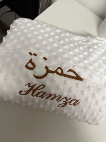 Couverture personnalisée brodé minky prénom arabe et français 