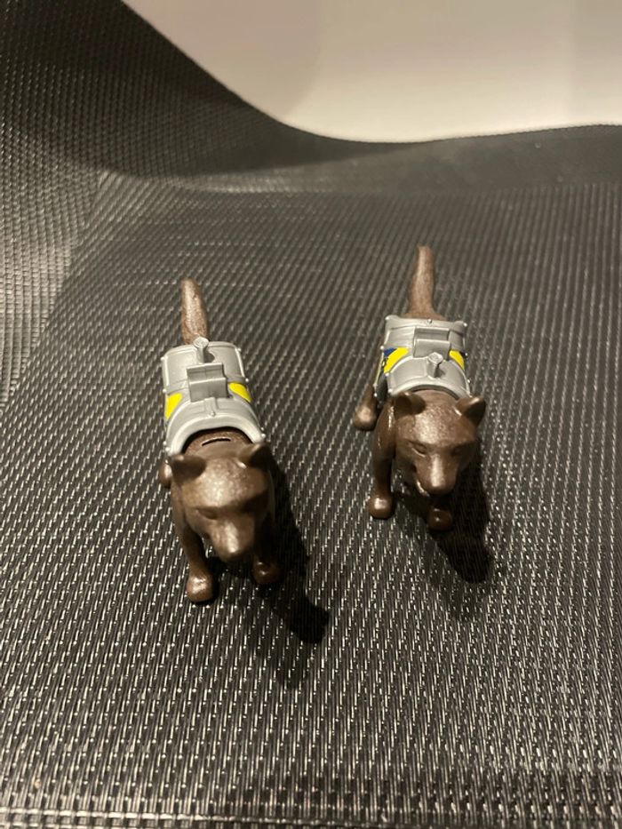 Playmobil lot 2 figurines loups marron avec selles novelmore 70225 animaux sauvages - photo numéro 2