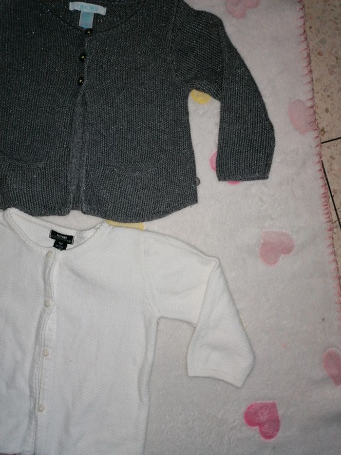 Lot 2 gilets 9 mois - photo numéro 5