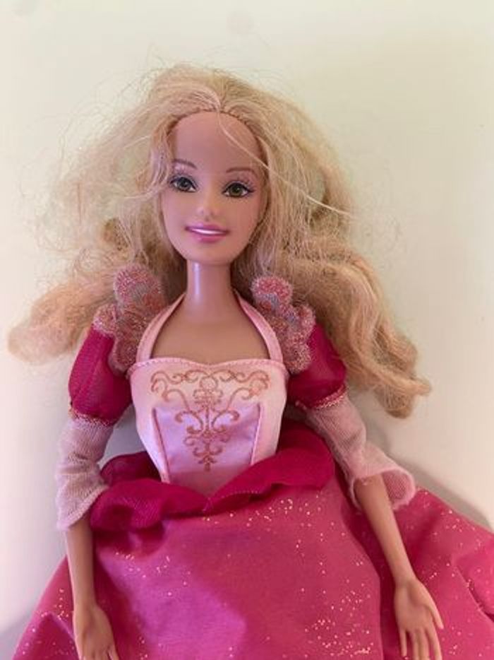 Barbie ballerine les 12 princesses bon état vendu avec piles - photo numéro 3