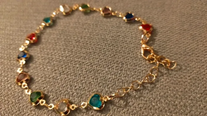Bracelet doré avec cœurs multicolores, femme - photo numéro 5