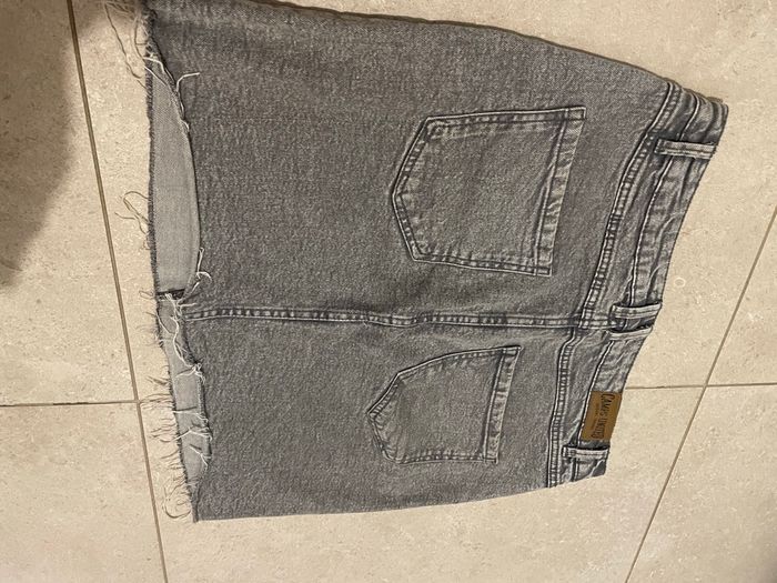 Jupe en jean grise - photo numéro 2