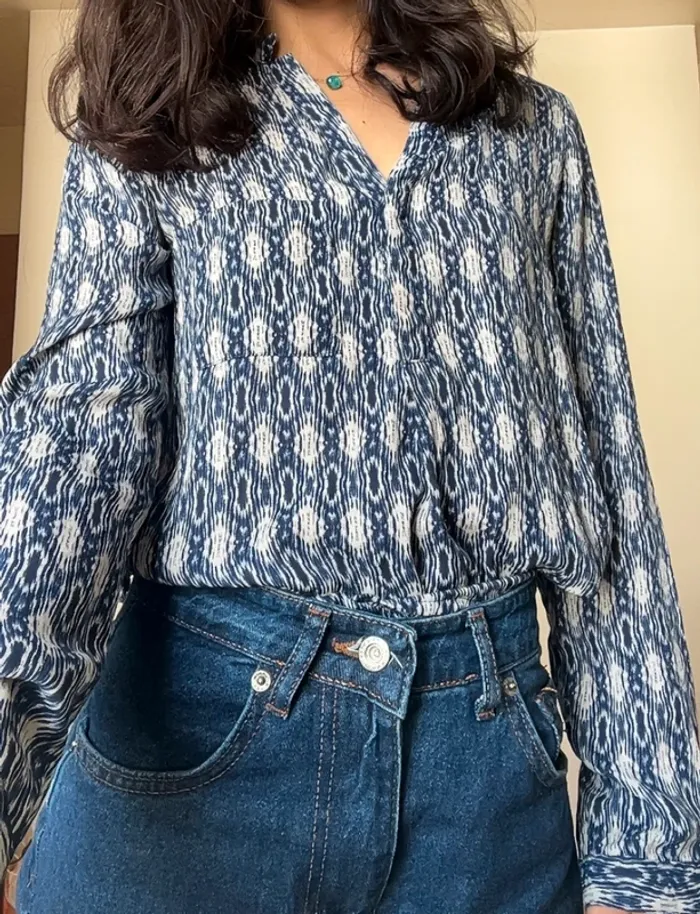 Blouse légère à motif bleu et blanc - photo numéro 2